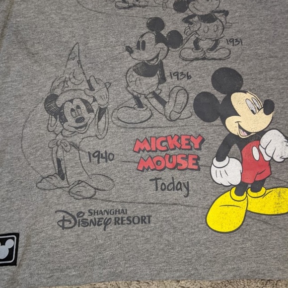 NWT Disney Shanghai Resort Mickey Mouse Through The Years T-Shirt~Size Medium - Picture 2 of 6